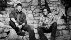 Обои из телесериала сверхъестественное братья