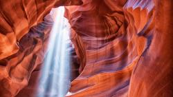 Свет в пещере