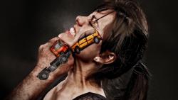 Удар в челюсть девушке, столкновение рисованных автомобилей