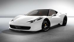 Ferrari 458 белого цвета 