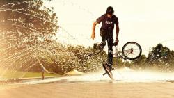 Sport bikes man boy water spray awesome wallpaper