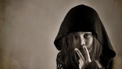 Девочка в капюшоне картинки на рабочий стол