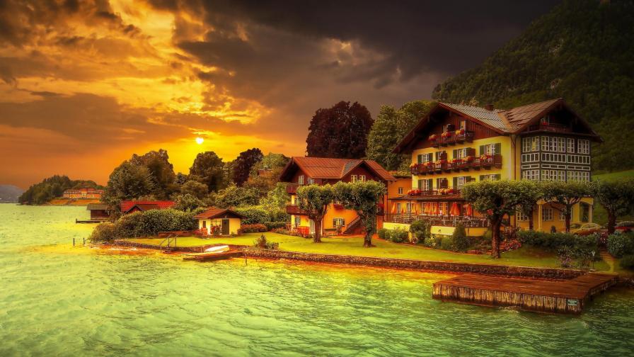 Домики у озера