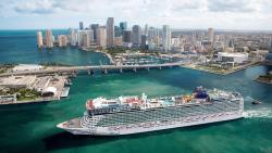 Круизное судно океанский лайнер в большом гораде лодка бесплатные картинки