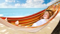 Обои девочки в гамаке скачать