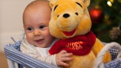 Обои маленького ребенка с Винни-Пухом
