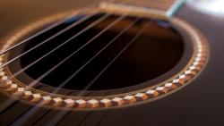 Струны на гитаре