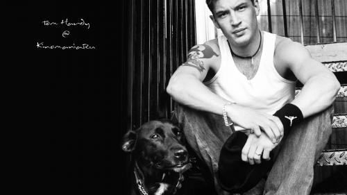 Черно-белые фото Тома Харди с собакой