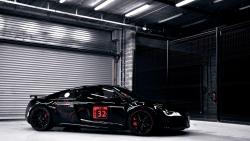 Черный Audi R8 в гараже с большими колесами обои hd