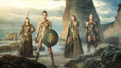 Чудо-женщина, фильм, wonder woman, gal gadot, девушка, Галь Гадот, супергерой, обои, HD, воительницы, щит, мечи, доспехи, берег, море, скалы