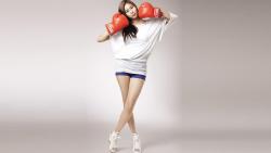 девушка азиатка брюнетка боксерские перчатки в стиле спорт заставки скачать