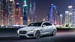 2016 Jaguar XF автомобиль в ночном городе