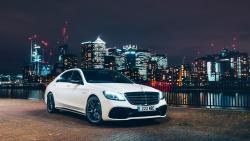 2017 Mercedes-AMG S63 4MATIC в ночном городе