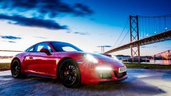 2017 Porsche 911 Carrera GTS Coupe обои под мостом